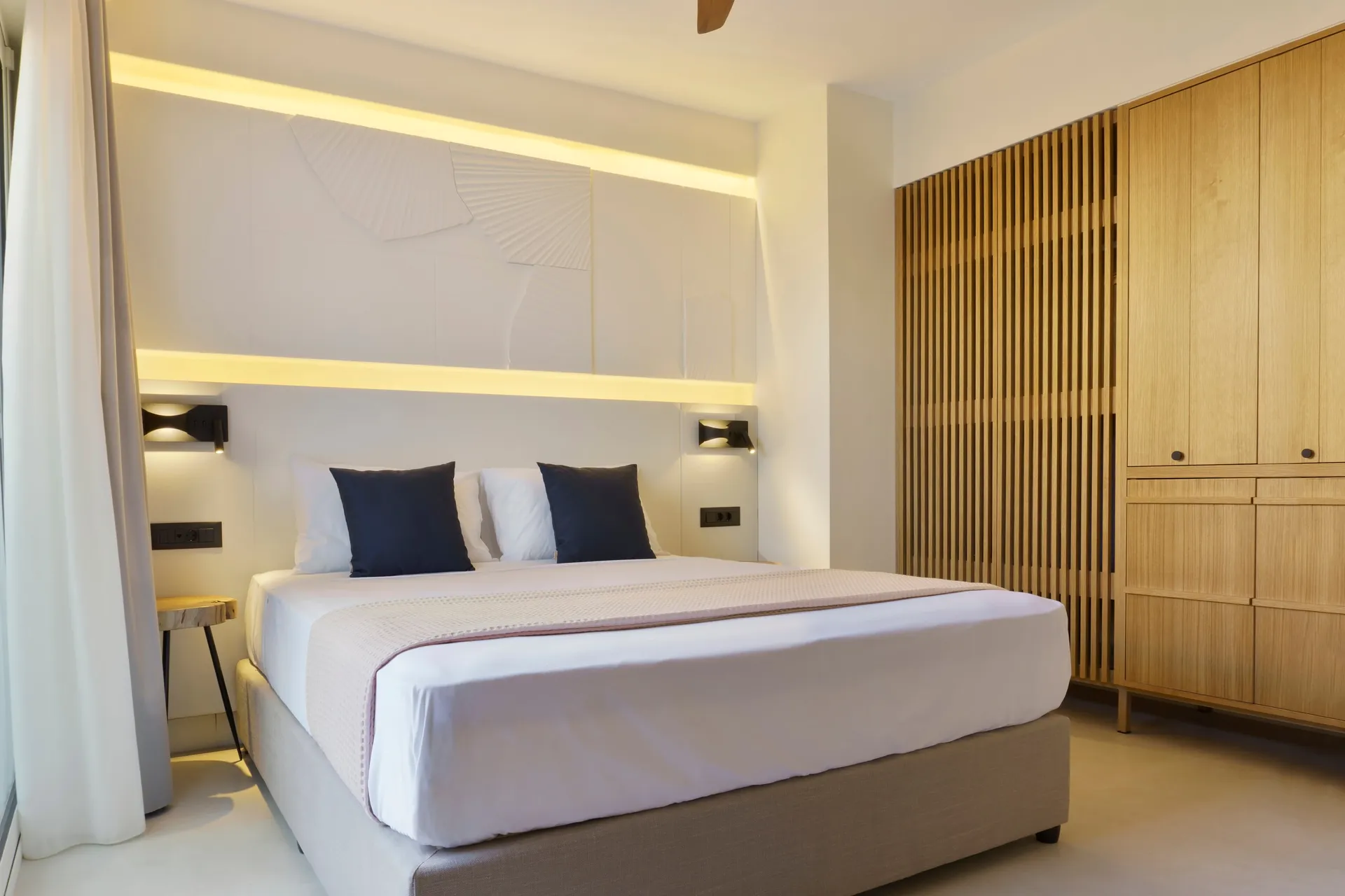 Tiara Holidays - Palm Boutique Suites - Comfort Suite - bedroom